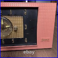 Vintage Sonora HLU 626 Superheterodyne Clock 5 Tube Radio Pink 1957 read