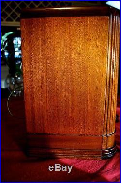 Vintage Sparton 537 Art Deco Table Model Broadcast-Shortwave Tombstone Radio
