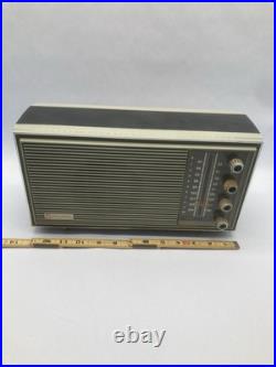 Vintage Sylvania AM Tube Radio Model-BT-44-BL TURNS ON TUNES IN SOUNDS GOOD