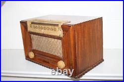 Vintage Table Top Wooden Motorola 67X13 AM Tube Radio Works Lights Great Sound