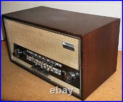 Vintage Telefunken Jubilate model 105 Shortwave, AM/FM Table Radio made in Italy