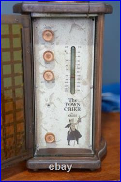 Vintage Town Crier Am/fm Tube Radio American Walnut Slag Glass MID Century