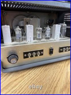 Vintage Trio JR-200 Communication Receiver Radio Tube Audio Powers On Needs Work