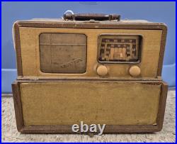 Vintage Truetone Portable Tube Radio Brief Case Style withHandle True Tone AS IS