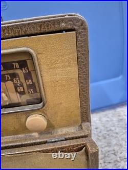 Vintage Truetone Portable Tube Radio Brief Case Style withHandle True Tone AS IS