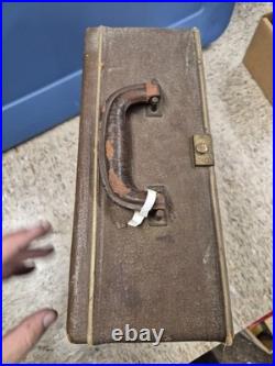 Vintage Truetone Portable Tube Radio Brief Case Style withHandle True Tone AS IS