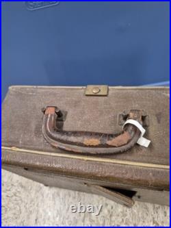 Vintage Truetone Portable Tube Radio Brief Case Style withHandle True Tone AS IS