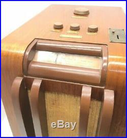 Vintage Tube Hotel Radio Corporation Detroit Powers On (Doesn't Play)