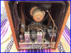 Vintage Tube Radio 725 535