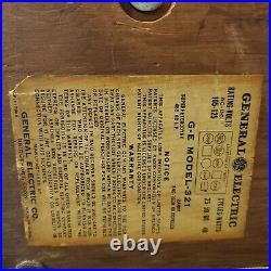 Vintage Tube Radio General Electric Model 321 AM GE Wood Tabletop Pushbutton