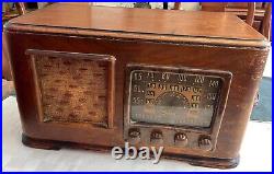 Vintage Tube Radio RCA Sonora 1942 AM SW Table Wood Cabinet LWU-181 A-2393