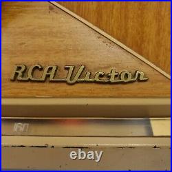 Vintage Tube Radio RCA Victor 9-X-572 Golden Throat Bakelite Bullhorn Works
