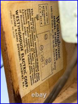 Vintage Tube Radio Westinghouse H-302P5 Portable Suitcase Radio MCM 1950