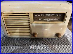 Vintage Tube radio very good condition for its age, Works. DWK