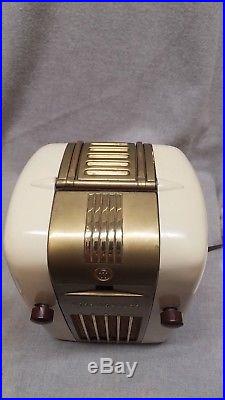 Vintage WESTINGHOUSE Little Jewel Refrigerator Tube RADIO Model H-126 Retro