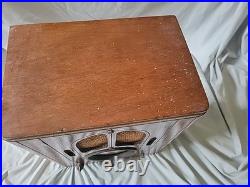 Vintage WWII Wood Crosley Fiver Vintage Tube Radio UNTESTED Vintage WWII Wood Crosley Fiver Vintage Tube Radio UNTESTED