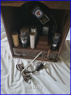 Vintage WWII Wood Crosley Fiver Vintage Tube Radio UNTESTED