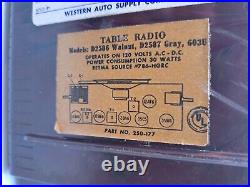 Vintage Walnut Table Radio 1950's Truetone D2586 AM Tube Radio Near Mint, Works