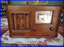 Vintage Wards Airline Tube Radio powers on and got a few stations