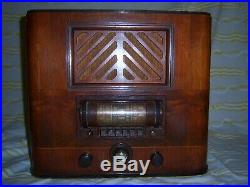 Vintage Wards Airline model 93BR-715A AM SW Radio Magic Eye Tube Works Well