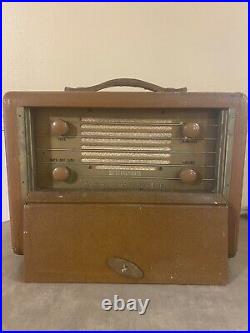 Vintage Westinghouse AM Vacuum Tube Radio Model H-165 withCase