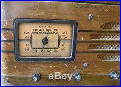 Vintage Westinghouse AM tube radio, phonograph Model WR-472 in working condition