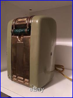 Vintage Westinghouse Refrigerator Case AM Tube Radio Avocado Green Working