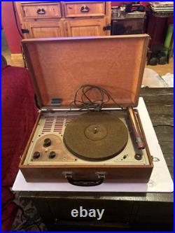 Vintage Wilcox-Gay AM Tube Radio Record Cutter Recorder Player 8J10, See Video Vintage Wilcox-Gay AM Tube Radio Record Cutter Recorder Player 8J10, See Video