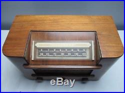 Vintage Wood Desktop Radio TrueTone D2624
