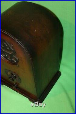 Vintage Wood Radio Musique Model 4 TOMBSTONE POWERS UP 15 TALL X 11 WIDE