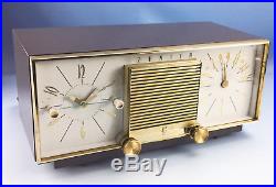 Vintage ZENITH G516L MID CENTURY Taupe TUBE Table CLOCK AM RADIO WORKS