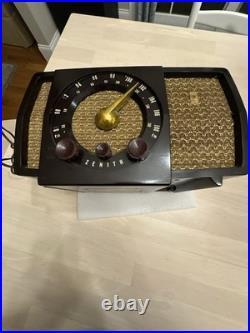 Vintage ZENITH Model H723 AM- FM radio Bakelite Working EXC Vintage ZENITH Model H723 AM- FM radio Bakelite Working EXC