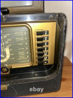 Vintage ZENITH Trans Oceanic Wave Magnet Tube Radio Powers On Read Description