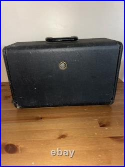 Vintage ZENITH Trans Oceanic Wave Magnet Tube Radio Powers On Read Description