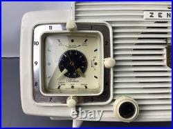 Vintage Zenith 1950s Model L520W AM Tube Clock Radio Bakelite White, Works