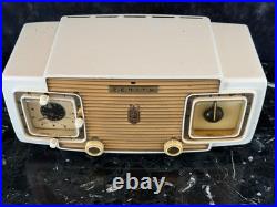 Vintage Zenith 1952 Model L522W AM Tube Clock Radio Bakelite White Telechron