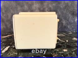 Vintage Zenith 1952 Model L522W AM Tube Clock Radio Bakelite White Telechron