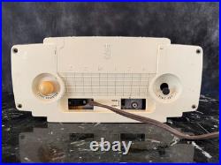 Vintage Zenith 1952 Model L522W AM Tube Clock Radio Bakelite White Telechron