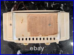 Vintage Zenith 1952 Model L522W AM Tube Clock Radio Bakelite White Telechron