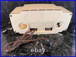 Vintage Zenith 1952 Model L522W AM Tube Clock Radio Bakelite White Telechron