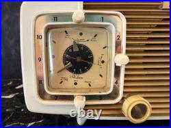 Vintage Zenith 1952 Model L522W AM Tube Clock Radio Bakelite White Telechron