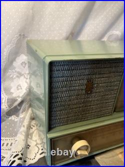 Vintage Zenith 4 Tube Clock Works Radio Static Mint Green Model B728f Vintage Zenith 4 Tube Clock Works Radio Static Mint Green Model B728f