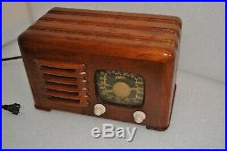 Vintage Zenith 6D525 Walnut Toaster Cabinet Tube Radio