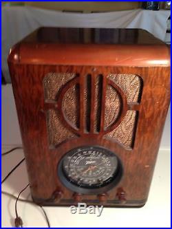 Vintage Zenith 6-S-229 Tombstone 6 Tube Radio, works well