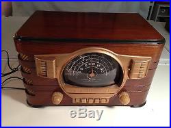 Vintage Zenith 7S529 3 Band 7 Tube Radio in v. Good condition, plays very well