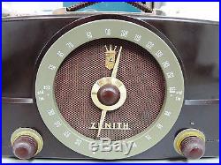 Vintage Zenith AM/FM Bakelite Tube Radio Model H725- Circa 1952