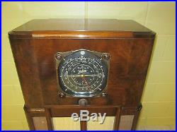 Vintage Zenith AM / Shortwave Tube Radio Console. Model 12U158. Works
