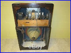 Vintage Zenith AM / Shortwave Tube Radio Console. Model 12U158. Works