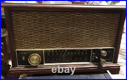 Vintage Zenith Long Distance Radio Model K731 AM FM