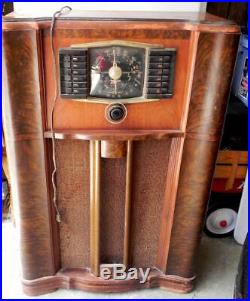 Vintage Zenith Model 10S669 10 Tube Console Radio 1942